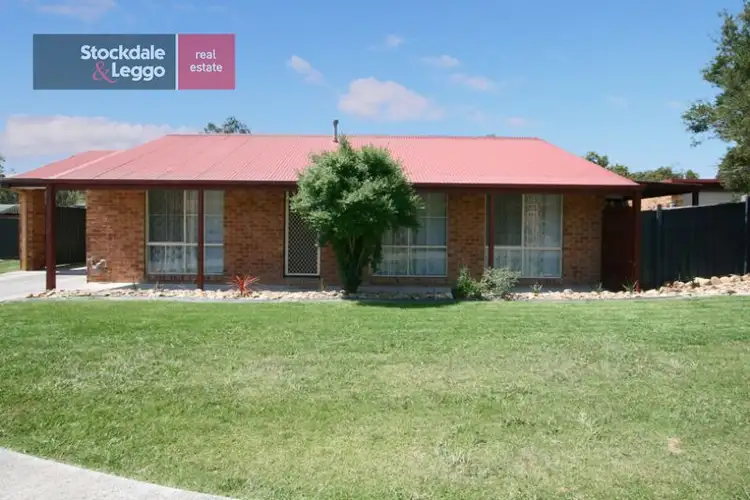 Main view of Homely unit listing, 1/9 Hyde Park Walk, Mooroolbark VIC 3138