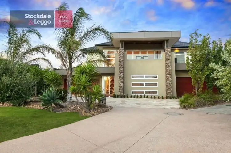 21 Manhattan Close, Sanctuary Lakes VIC 3030