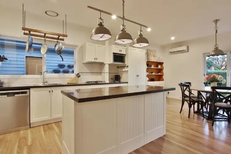 Second view of Homely house listing, 33 Glendale Court, Kilsyth VIC 3137