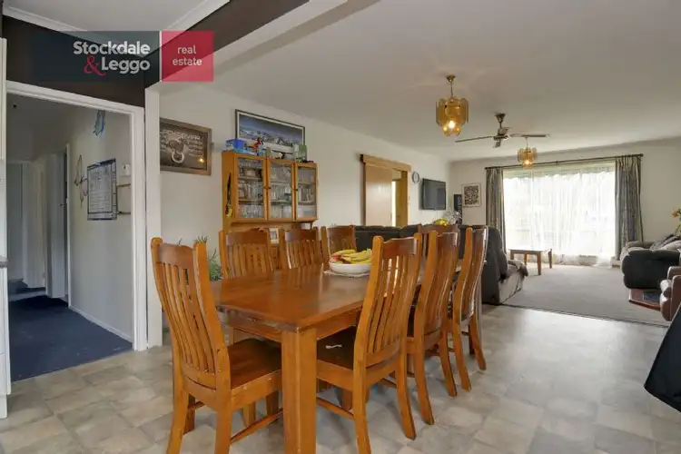 Fifth view of Homely house listing, 2 Fraser Court, Morwell VIC 3840