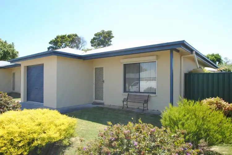 2/4 MILES LANE, Leongatha VIC 3953