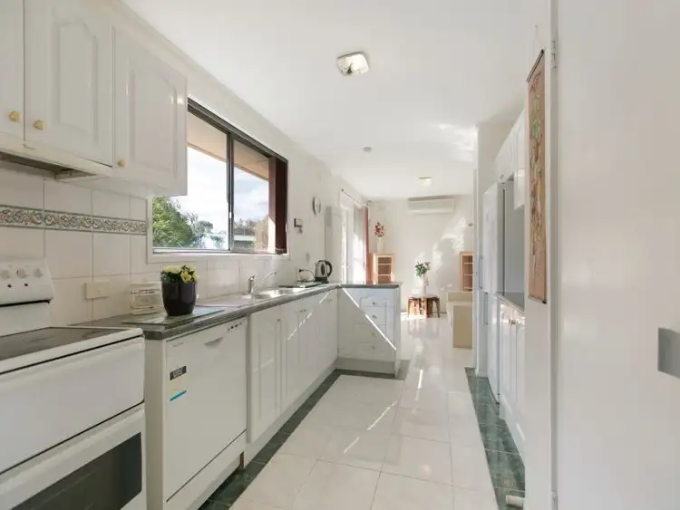 Fifth view of Homely house listing, 2 Lisa Court, Frankston VIC 3199