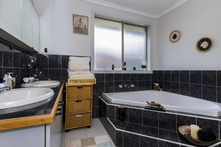 Sixth view of Homely house listing, 2/10 Kalymna Grove, Chadstone VIC 3148