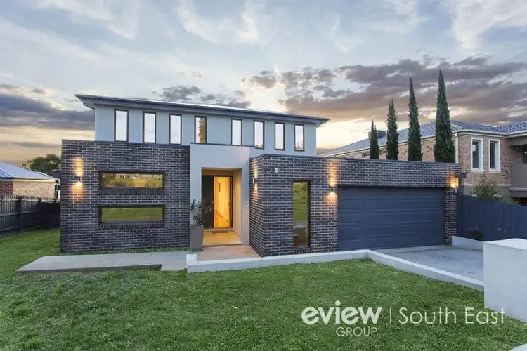 7 Cambridge Drive, Berwick VIC 3806