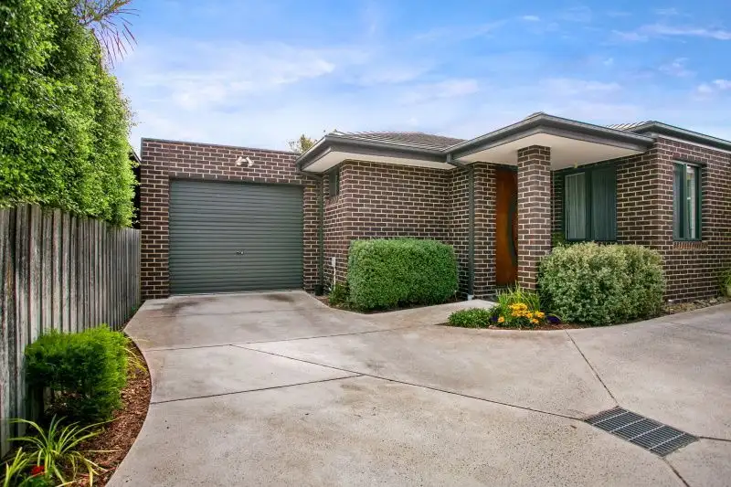 Main view of Homely house listing, 2/24 Rosslyn Avenue, Seaford VIC 3198