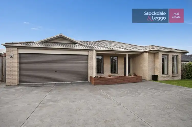 8 Lahinch Grove, Cranbourne VIC 3977