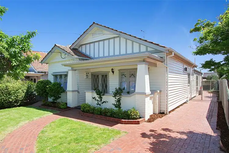32 St Kinnord Street, Aberfeldie VIC 3040