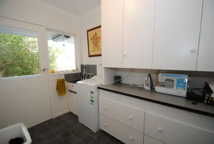 Sixth view of Homely house listing, 10 NOEL COURT, Leongatha VIC 3953