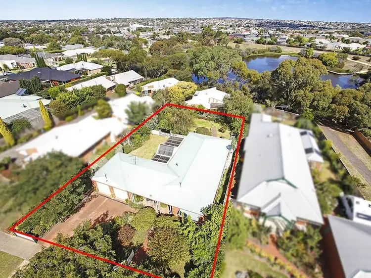 5 Augustine Drive, Highton VIC 3216