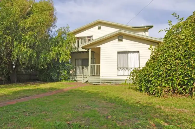 8a Beilby Ave, Inverloch VIC 3996