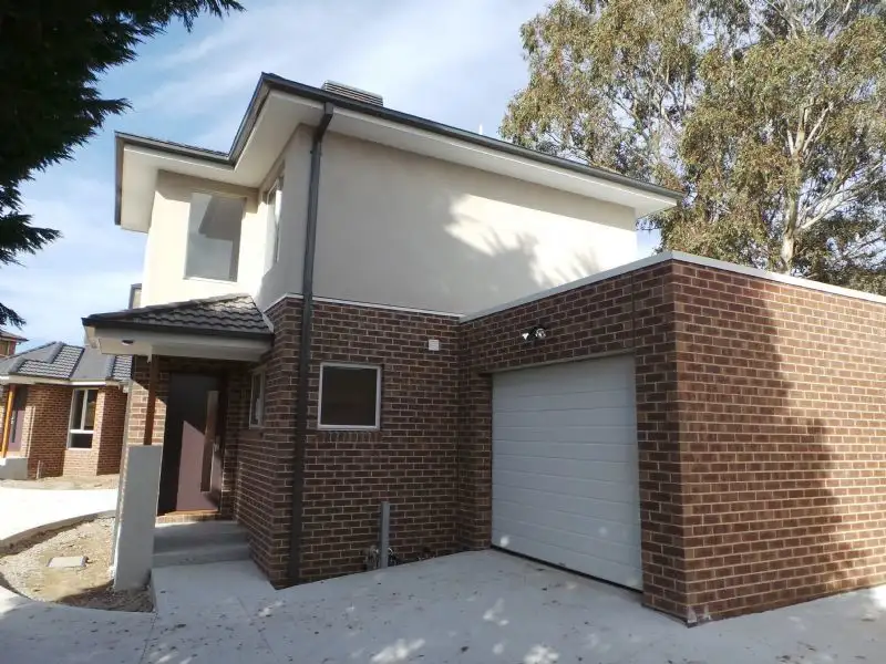 Main view of Homely townhouse listing, 2/32 Monteith Crescent, Endeavour Hills VIC 3802