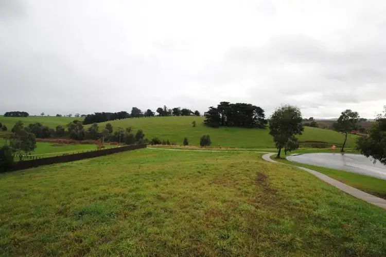 17 ROYAL PLACE, Leongatha VIC 3953