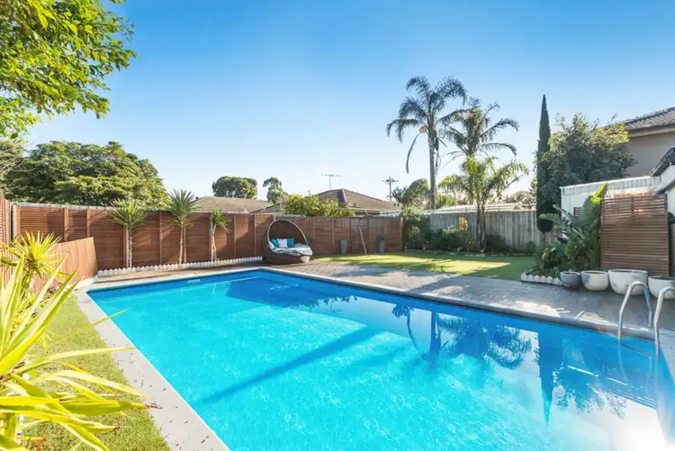 37 Henry Crescent, Seaford VIC 3198