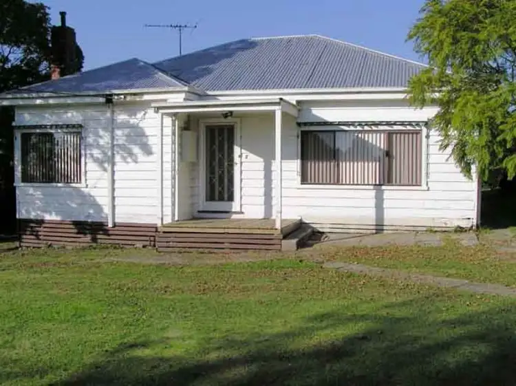 3 CLARENCE STREET, Loch VIC 3945