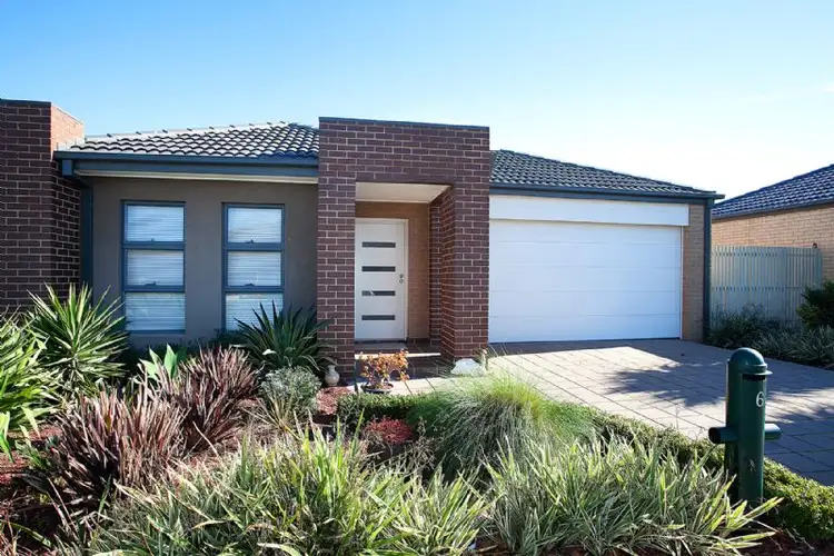 6 Lanark Place, Deer Park VIC 3023