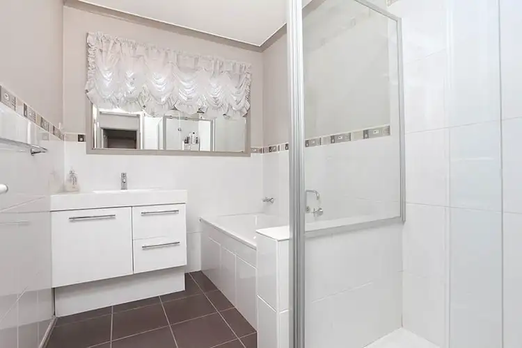 Fifth view of Homely house listing, 19 Kiparra Close, St Albans VIC 3021