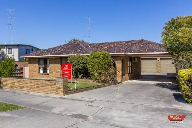 16 Bayview Avenue, Inverloch VIC 3996