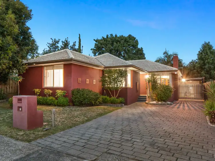 13 Stradbroke Avenue, Frankston South VIC 3199