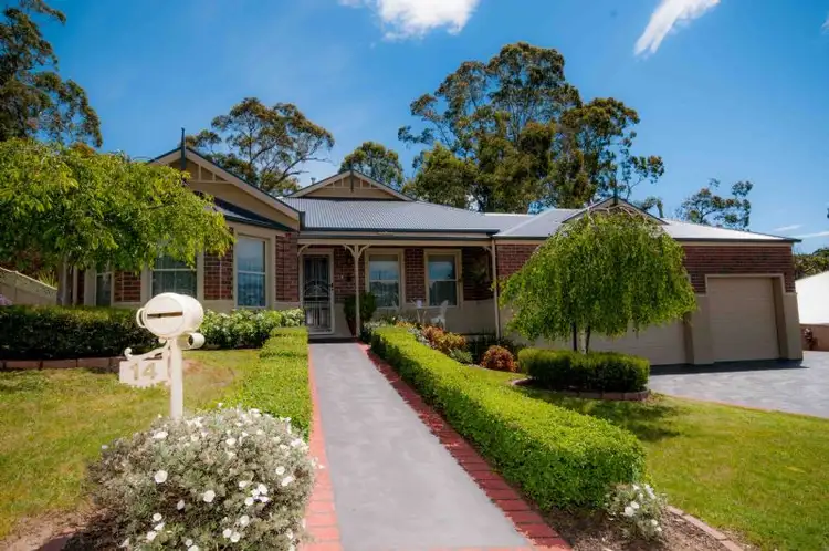 14 Lakeside Court, Drouin VIC 3818