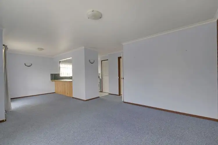 Fifth view of Homely unit listing, 1/16 Sinclair Avenue, Morwell VIC 3840