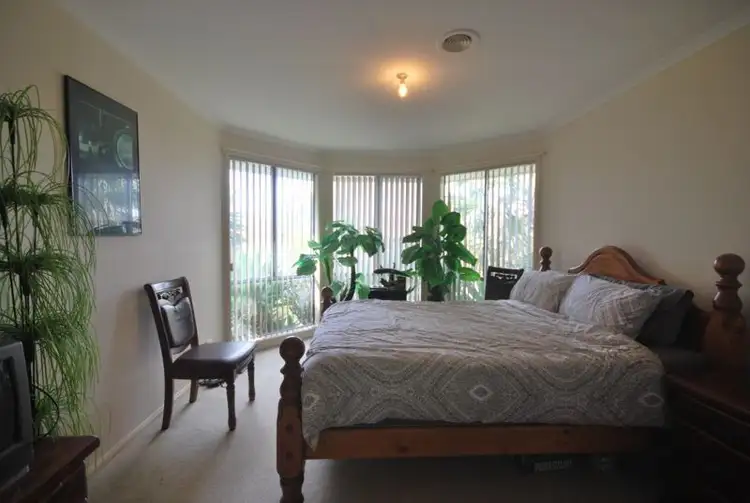 Fifth view of Homely house listing, 2 Kells Close, Cranbourne East VIC 3977