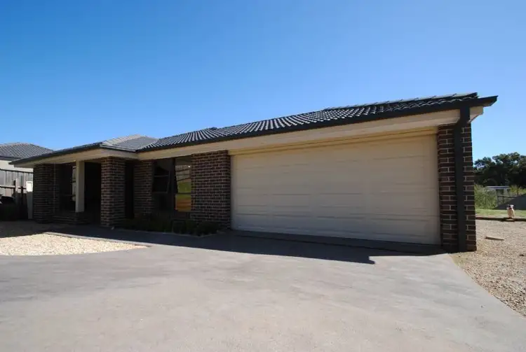 19 LAURA GROVE, Leongatha VIC 3953