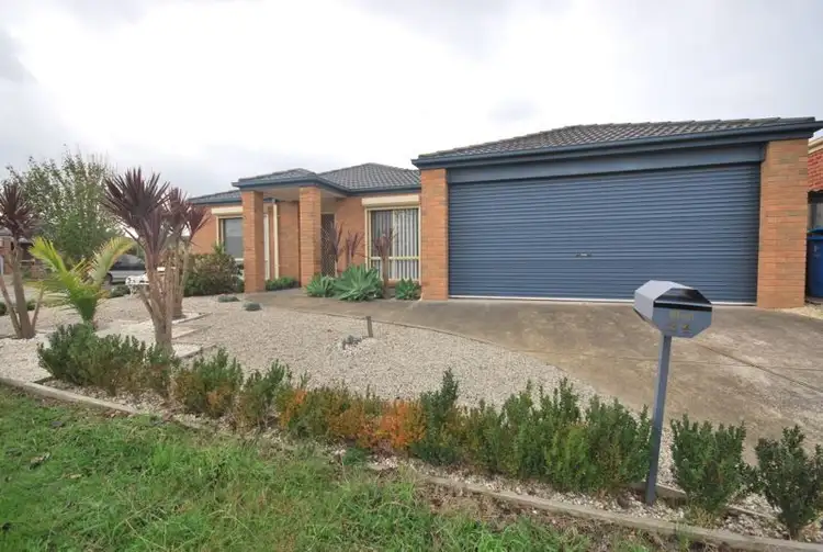 24 Nyarrin Place, Cranbourne West VIC 3977