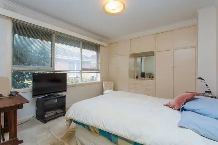 Sixth view of Homely villa listing, 2/4 Park Avenue, Glen Huntly VIC 3163