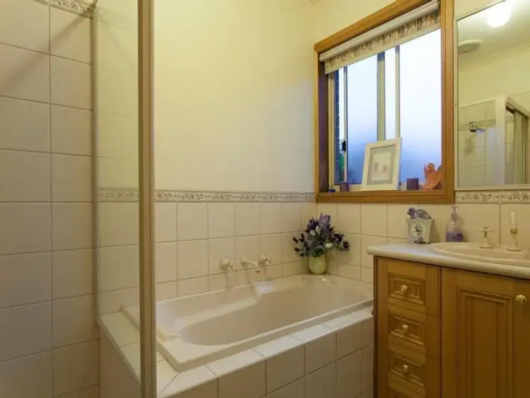 Fifth view of Homely house listing, 14 Louise Court, Skye VIC 3977