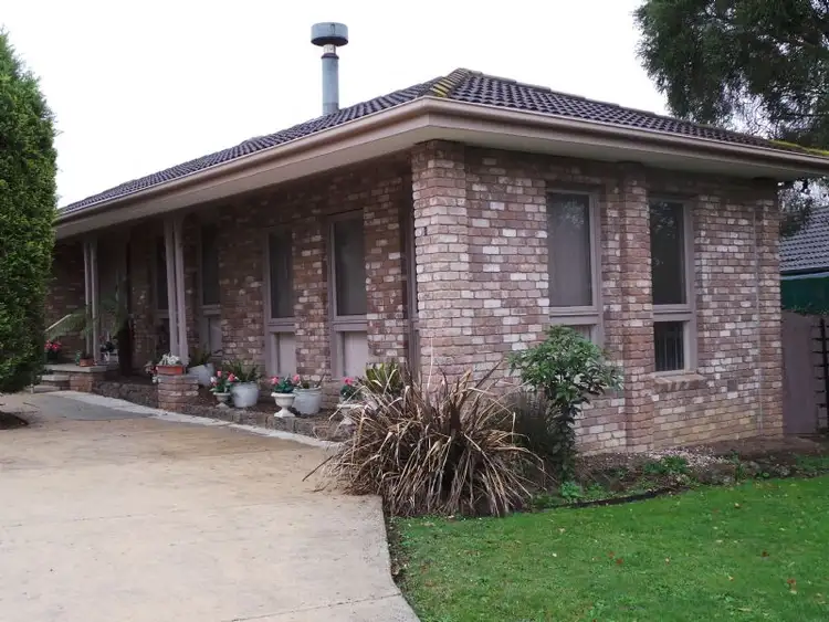 8 Chiswick Court, Endeavour Hills VIC 3802