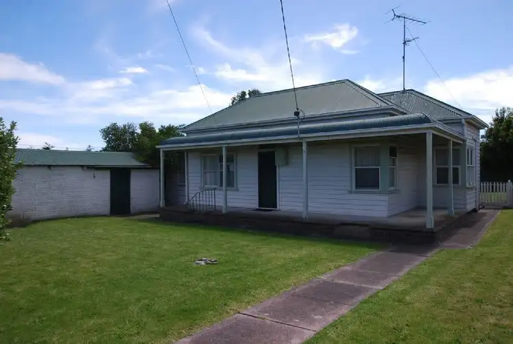 52 BROOME CRESCENT