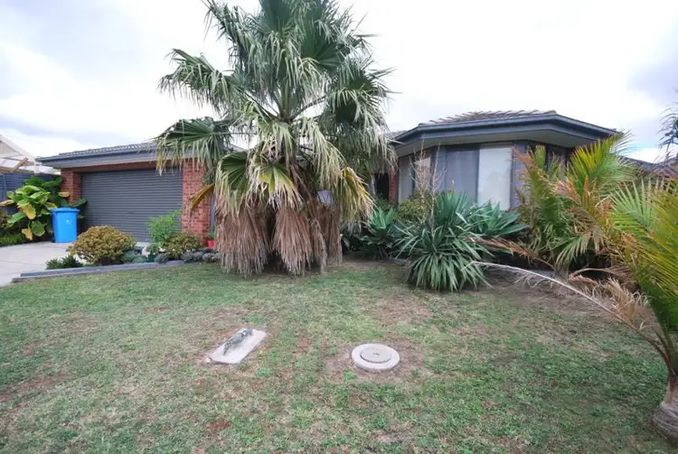 2 Kells Close, Cranbourne East VIC 3977