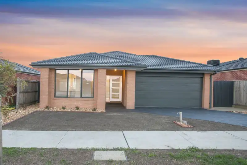 Main view of Homely house listing, 4 Valencia Circuit, Cranbourne VIC 3977