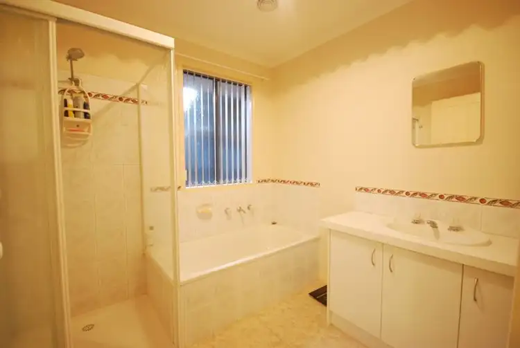 Sixth view of Homely house listing, 2 Kells Close, Cranbourne East VIC 3977