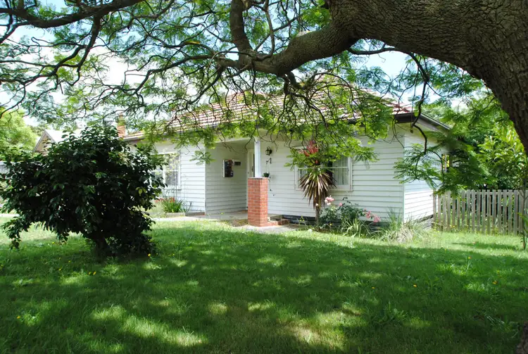 30 BRUMLEY STREET, Leongatha VIC 3953