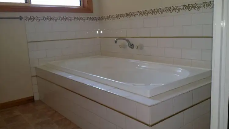Fifth view of Homely house listing, 4 Boyle Close, Warrnambool VIC 3280