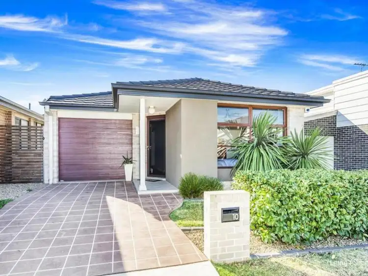 10 Huntington Street, Ropes Crossing NSW 2760
