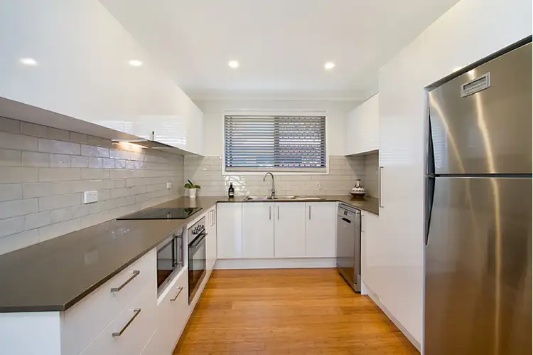 1/33 Mountain View Avenue, Miami QLD 4220