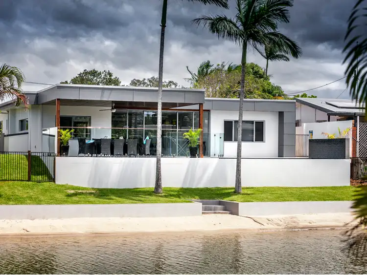 11 Buena Vista Court, Broadbeach Waters QLD 4218