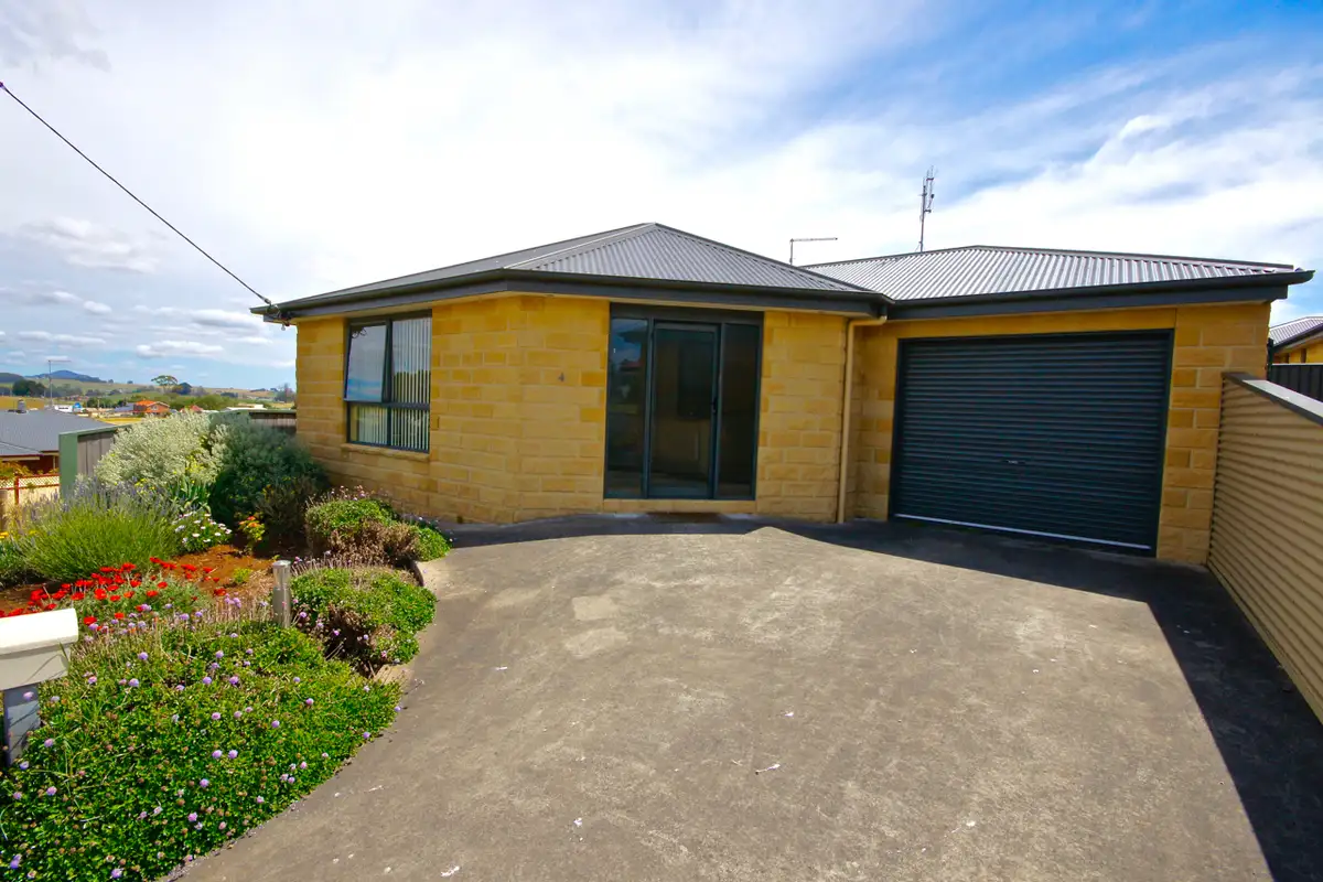 Main view of Homely unit listing, 4/4 Smythe Street, Sheffield TAS 7306
