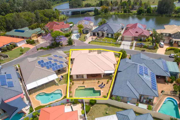 37 Martingale Circuit, Clear Island Waters QLD 4226