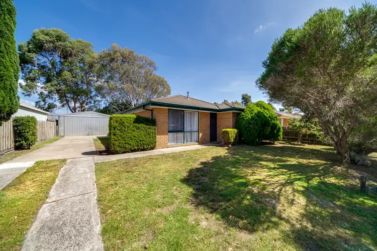 8 Denham Crescent, Cranbourne North VIC 3977