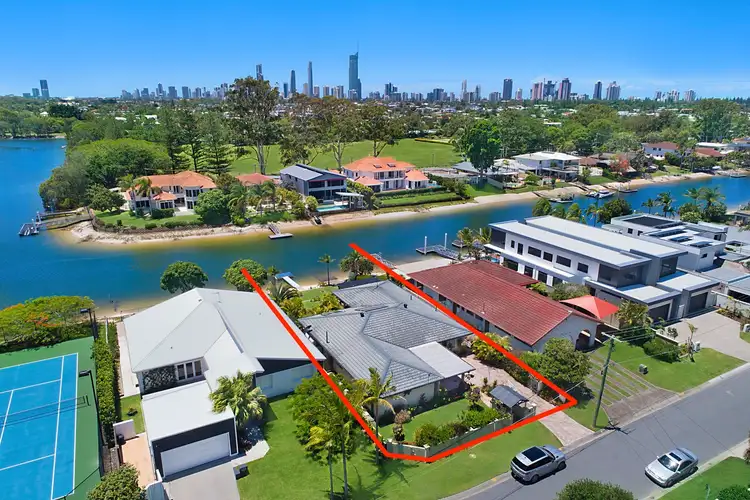 37 Park Avenue, Broadbeach Waters QLD 4218