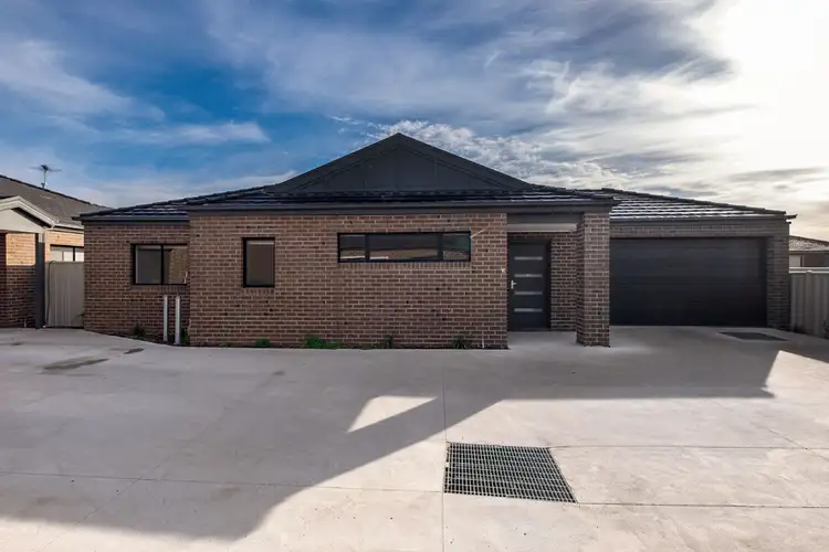 3/2 Candlebark Place, Melton West VIC 3337