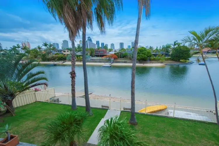 16 Maureen Court, Broadbeach Waters QLD 4218
