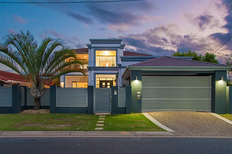 30 Moana Park Avenue, Broadbeach Waters QLD 4218