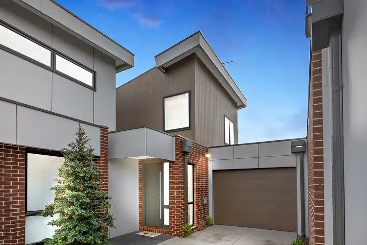2/16 Churchill Avenue, Maidstone VIC 3012