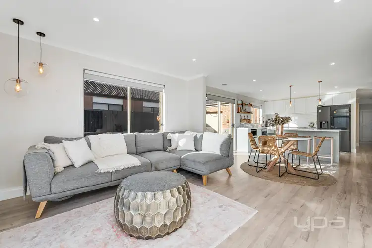 Seventh view of Homely house listing, 5 Redcliffs Crescent, Roxburgh Park VIC 3064