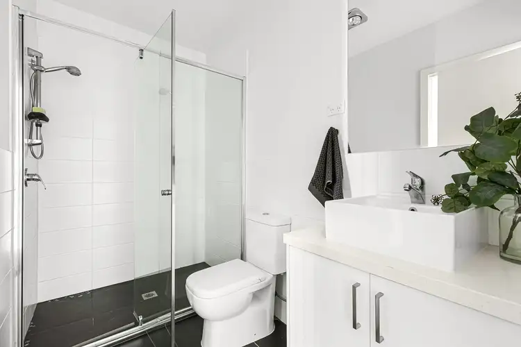 Third view of Homely apartment listing, 2/5 Bellevue Terrace, Pascoe Vale VIC 3044