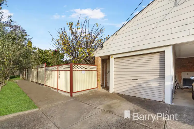 2/36 Branston Road, St Albans VIC 3021